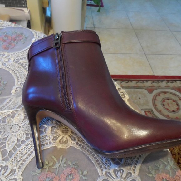 Coach Burgundy Calf Leather Ankle Boots w/ Buckle Detail Size 6M - Picture 6 of 16